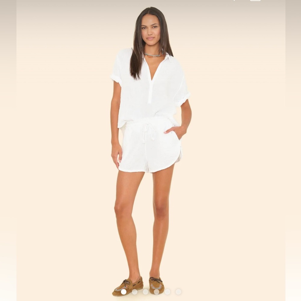 XiRENA White Starla Short Size Small